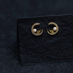 Load image into Gallery viewer, Classic Pearl Earrings