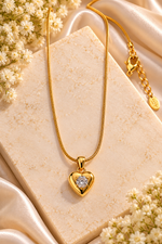 Load image into Gallery viewer, Heart-Shaped Crystal Pendant Gold-Plated Necklace