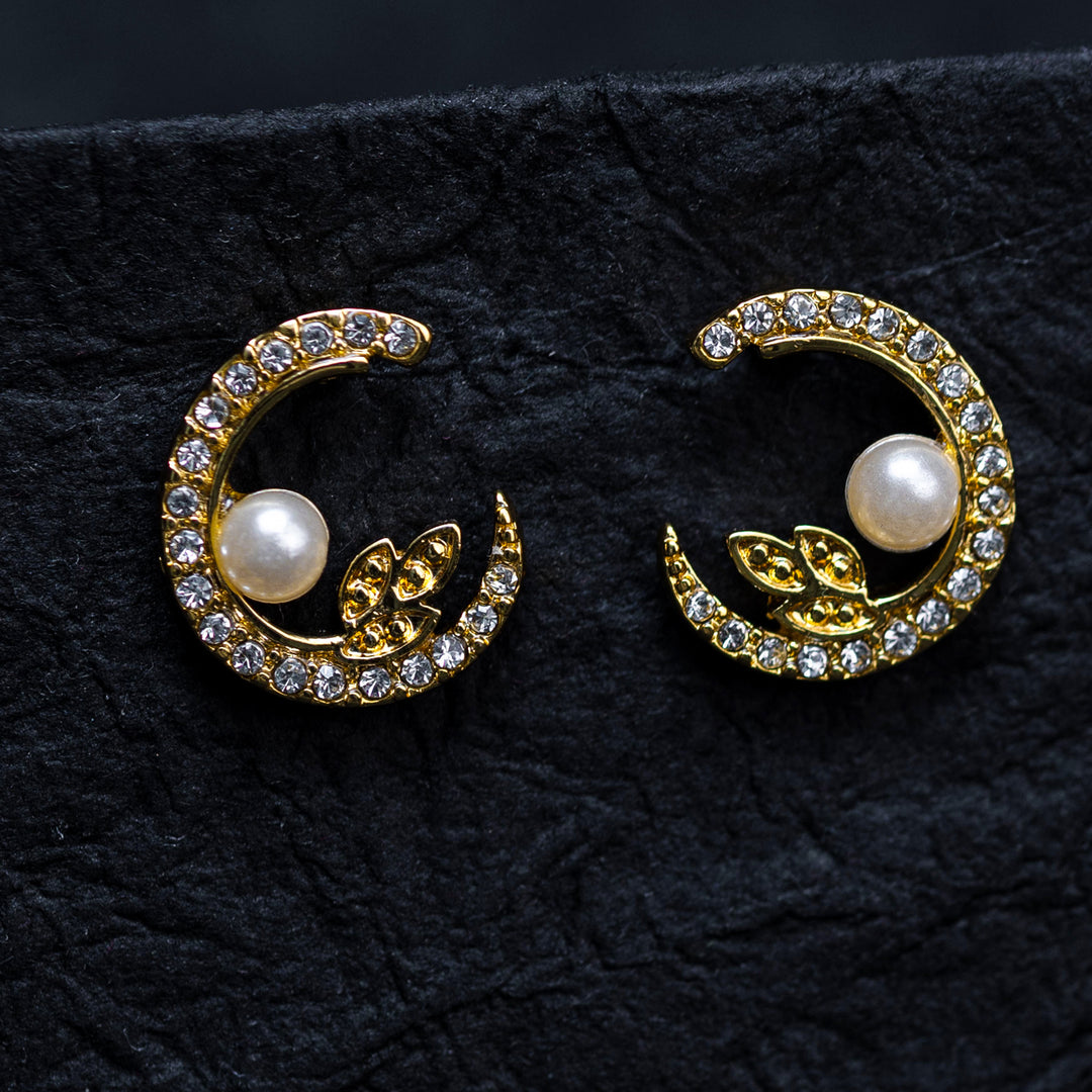 Classic Pearl Earrings