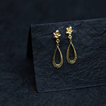 Load image into Gallery viewer, Effortless Oval Drop Earrings
