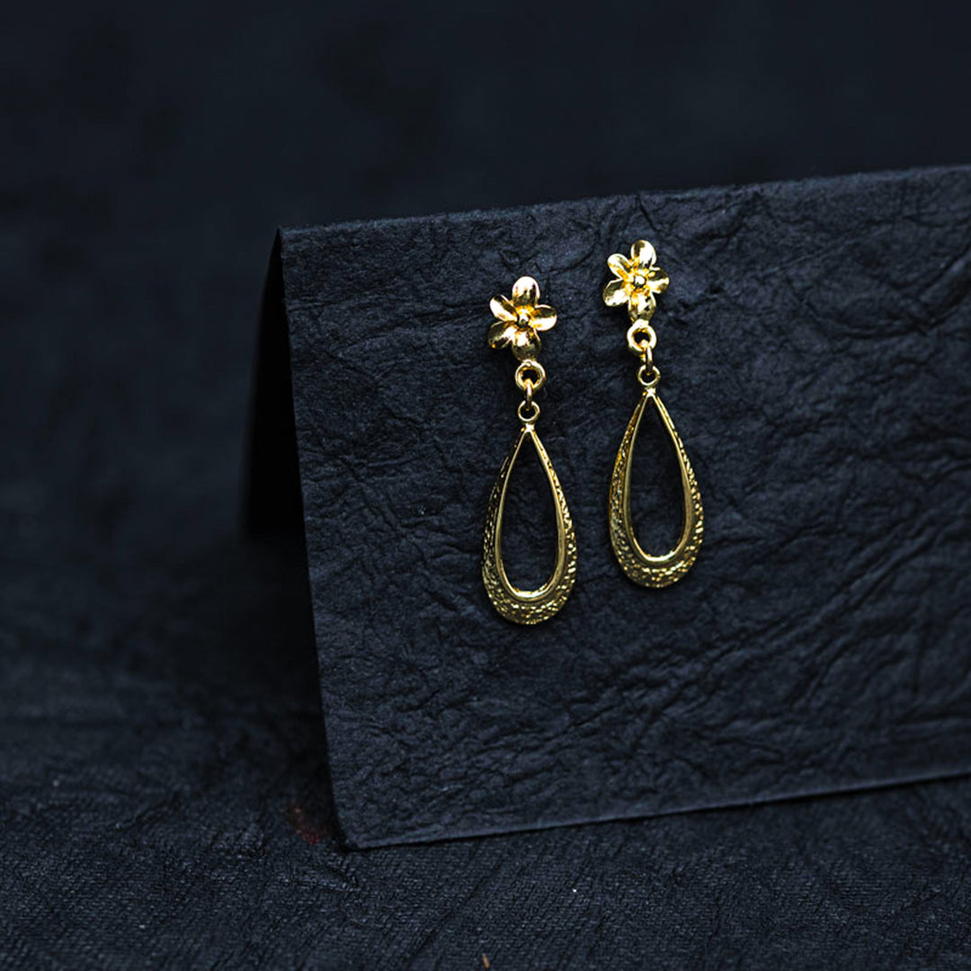 Effortless Oval Drop Earrings