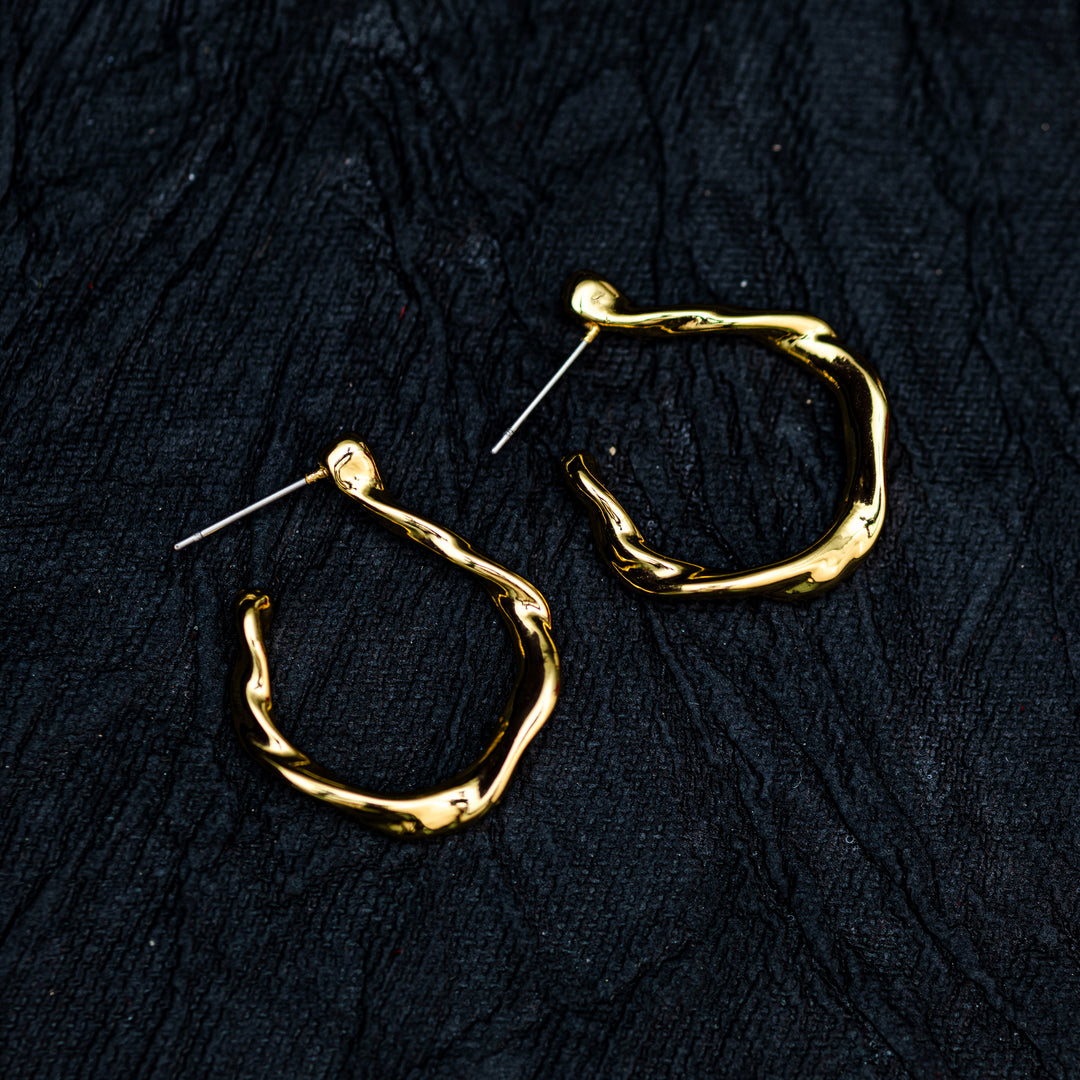 Chic Twist Trendy Hoops